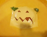 Foto del paso 7 de la receta: Crema de calabaza con monstruo de pan frito y cheddar 👀