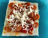 Foto langkah ke 5 dari resep Pizza Roti Tawar Teflon.
