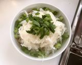 Hình bước làm 2 của món 🌱 Mì Ăn Liền Bắp Cải Úp Tô