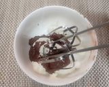 A picture of step 2 of Choco Spread Dessert Cup.