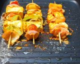 A picture of step 6 of Paneer shashlik tikka.