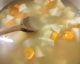 Lett húsgombócleves - Frikadeļu zupa recept fázis 2 fotója