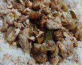 Foto del paso 7 de la receta: Muslos de pollo deshuesados con tandoori y nuez sobre arroz blanco