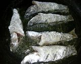 Hình bước làm 3 của món Cá bống chiên mắm tỏi