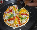 चिज्जी पिज़्ज़ा (cheesy pizza recipe in Hindi) रेसिपी चरण 11 फोटो