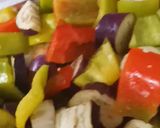 Foto del passaggio 3 della ricetta Contorno di melanzane e peperoni 🍆🫑