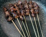 Foto langkah ke 4 dari resep Sate Sapi Teflon (Bumbu Praktis).