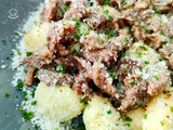 Ñoquis de patata con carrillada trufada y parmesano