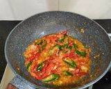 Foto langkah ke 4 dari resep Tumis Jamur Tiram Pedas.