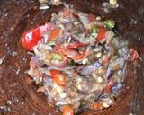 รูปขั้นตอนการทำที่ 2 ของ ผักกูดหมูสามชั้นผัดกะปิ