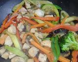 Foto del paso 3 de la receta: Pollo salteado con verduras