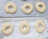 Foto langkah ke 4 dari resep Donat Metode Autolisis.