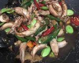 Foto langkah ke 2 dari resep Sotong Asin Pete Cabe Ijo.