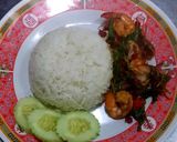 รูปขั้นตอนการทำที่ 6 ของ กุ้งผัดใบกระเพราราดหน้าข้าว