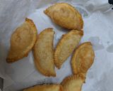 A picture of step 8 of Mawa gujiya.