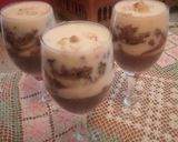 Une image de l'étape 4 de Verrines de flan / banane / crumble / yaourt / cacahuètes.