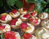 صورة لخطوة 6 من وصفة تارتولات بفواكه الموسم هشيشين🍓🍊🍌😋