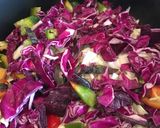 Foto del paso 2 de la receta: Col salteada con carne