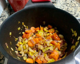 Foto del paso 2 de la receta: Crema de hongos con frutos secos