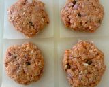 A picture of step 4 of Salmon Burgers.
