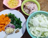 Foto langkah ke 1 dari resep Sup Ayam Sayur.