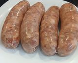 Foto del paso 1 de la receta: Espinacas frescas con uva caramelizada y salchicha criolla dorada