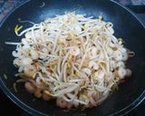 Foto del paso 2 de la receta Ensalada de brotes de soja y gambas