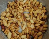 عکس مرحله 2 از دستور بادام زمینی نمکی