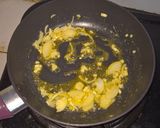 Foto langkah ke 3 dari resep Omlet Telur Dadar Ayam Chicken Rosemary satset sederhana.