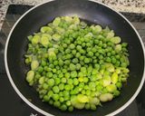 A picture of step 3 of Paella with Fresh Fava Beans and Pods.