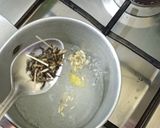 A picture of step 1 of Lemon green tea ☕.