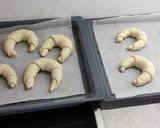 Vajas kifli recept fázis 3 fotója