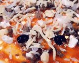 صورة لخطوة 2 من وصفة بيتزا🍕🧀🥩