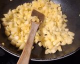 Une image de l'étape 2 de Galette pomme amande.