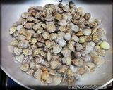 Foto del passaggio 2 della ricetta Risotto Vongole e Nduja mantecato al Mascarpone
