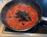 Foto del paso 2 de la receta: Merluza al horno con tomate y anchoas