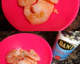 Foto del paso 2 de la receta: Lubina rellena de langostinos y piña