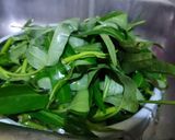 Foto langkah ke 1 dari resep Tumis Kangkung ala Resto.