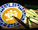 Foto del paso 1 de la receta Tortilla de huevo con lascas de calabacín y copos de cebolla seca