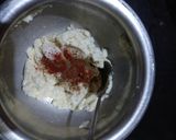A picture of step 2 of Rava bread toast.
