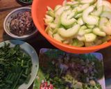 Hình bước làm 1 của món Bí xanh Hải hậu xào thịt băm nấm