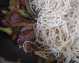 Foto del paso 5 de la receta: Yakisoba fideos fritos al estilo japonés