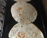 Foto del paso 1 de la receta: Pizza Fácil Con Tortilla de Harina en Microondas