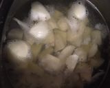 Une image de l'étape 1 de Potage aux topinambours.