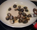 Foto del paso 1 de la receta Gambas al ajillo con almejas