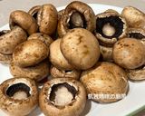 A picture of step 4 of Baked Stuffed Mushrooms with Pork.