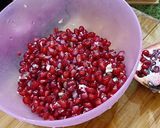 A picture of step 2 of Fresh Pomegranate juice (drink)🌺🥤🥤.