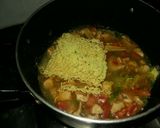 A picture of step 5 of Chicken vegetable Maggi.