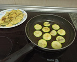 Foto del paso 2 de la receta: Tortilla rápida de calabacín y atún