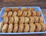 Foto langkah ke 8 dari resep Donat empuk resep Tintin Rayner.